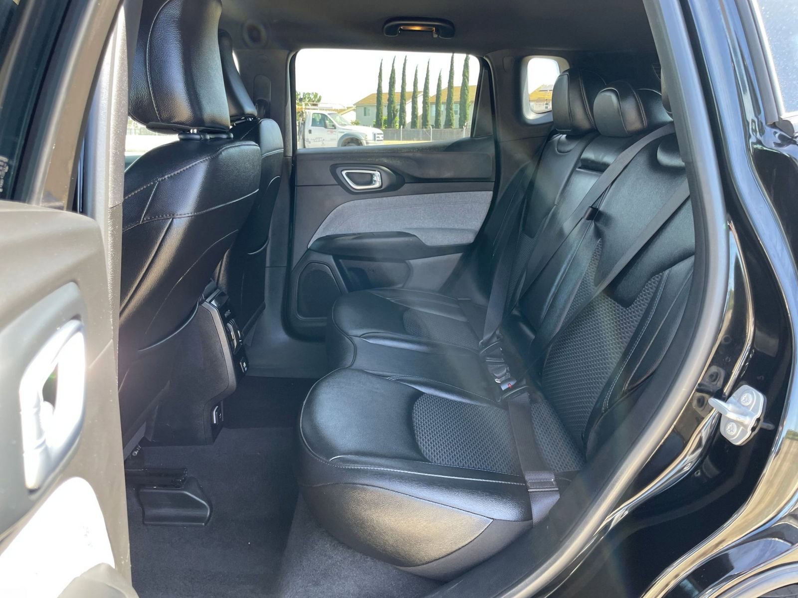 Used 2025 Jeep Compass Latitude AWD/4WD image 24