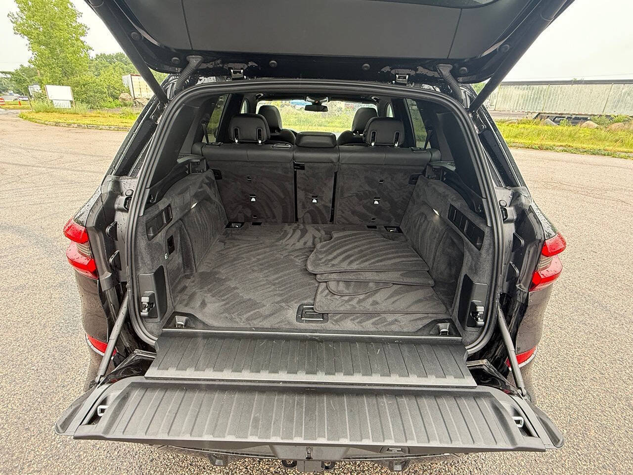 Used 2021 BMW X5 xDrive40i w/ M Sport Package AWD/4WD image 14