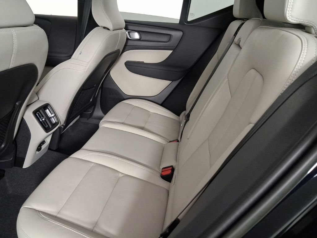 Certified 2023 Volvo XC40 B5 Plus w/ Climate Package AWD/4WD image 17