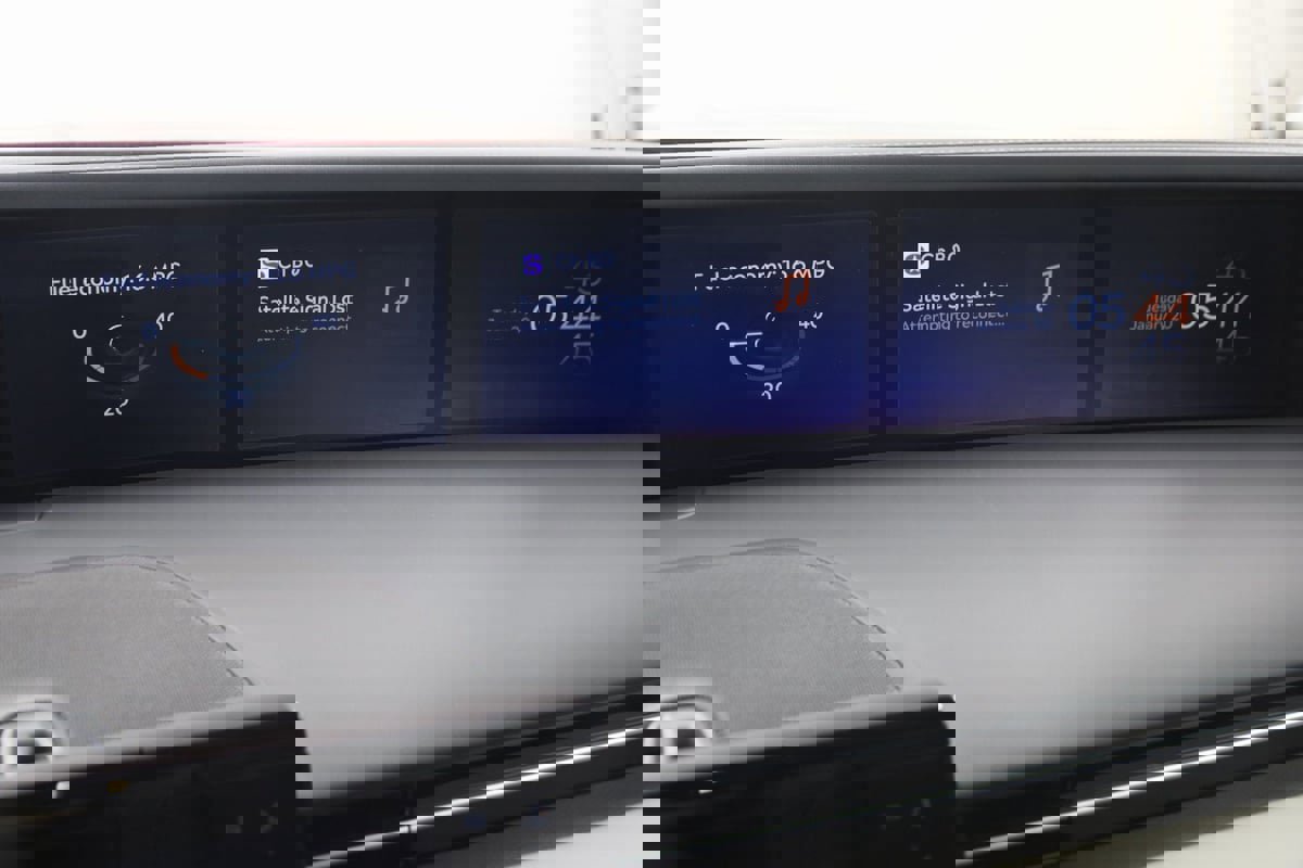 Used 2025 Lincoln Nautilus Premier image 38