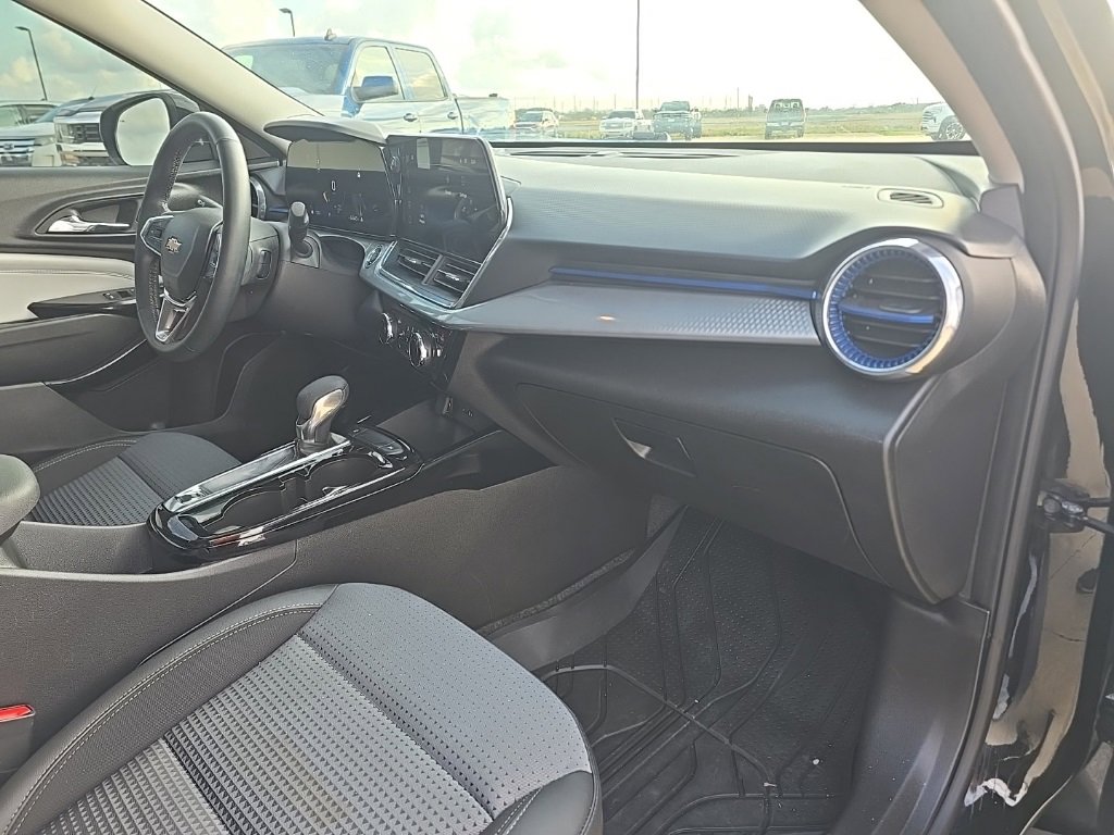 Used 2024 Chevrolet Trax LT w/ Driver Confidence Package image 12