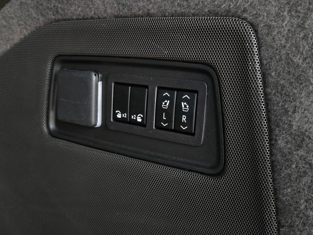 Used 2023 Cadillac Escalade Premium Luxury w/ Performance Package AWD/4WD image 40