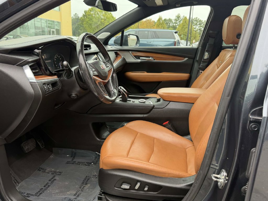 Used 2020 Cadillac XT5 Premium Luxury w/ LPO, Premium Carpet Package FWD image 16