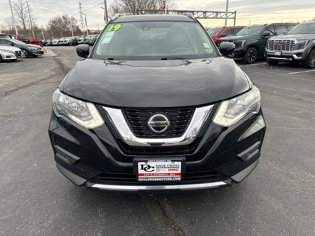Used 2019 Nissan Rogue SV image 3
