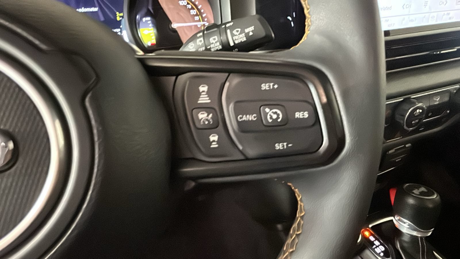 Used 2024 Jeep Wrangler Unlimited w/ Convenience Group AWD/4WD image 20