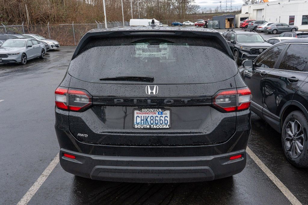 Used 2023 Honda Pilot LX image 4