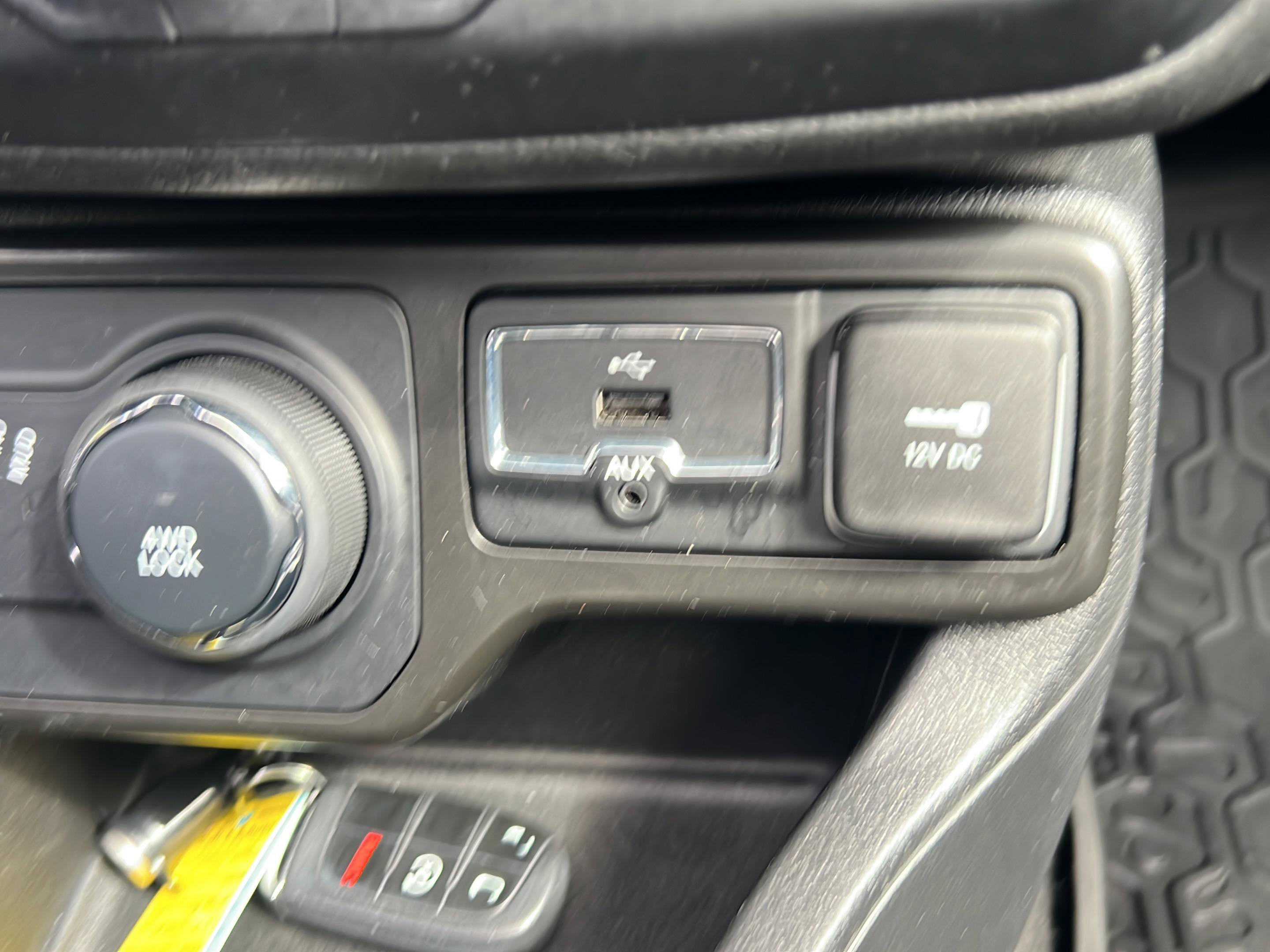 Used 2020 Jeep Renegade Limited w/ UConnect 8.4 Nav Group AWD/4WD image 19