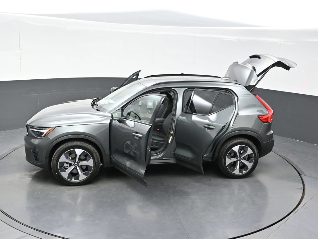New 2026 Volvo XC40 B5 Plus w/ Protection Package Premier AWD/4WD image 40