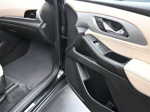 Used 2022 Chevrolet Traverse LT image 25