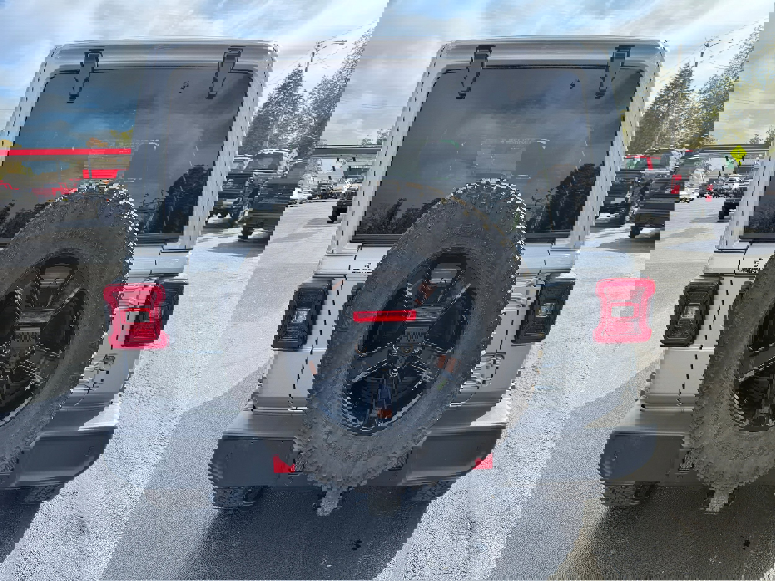 Used 2020 Jeep Wrangler Unlimited Sahara image 6