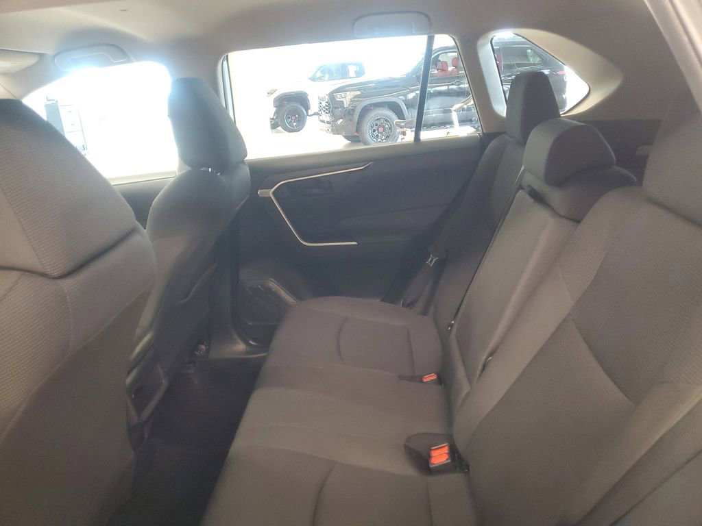 Used 2019 Toyota RAV4 LE image 10