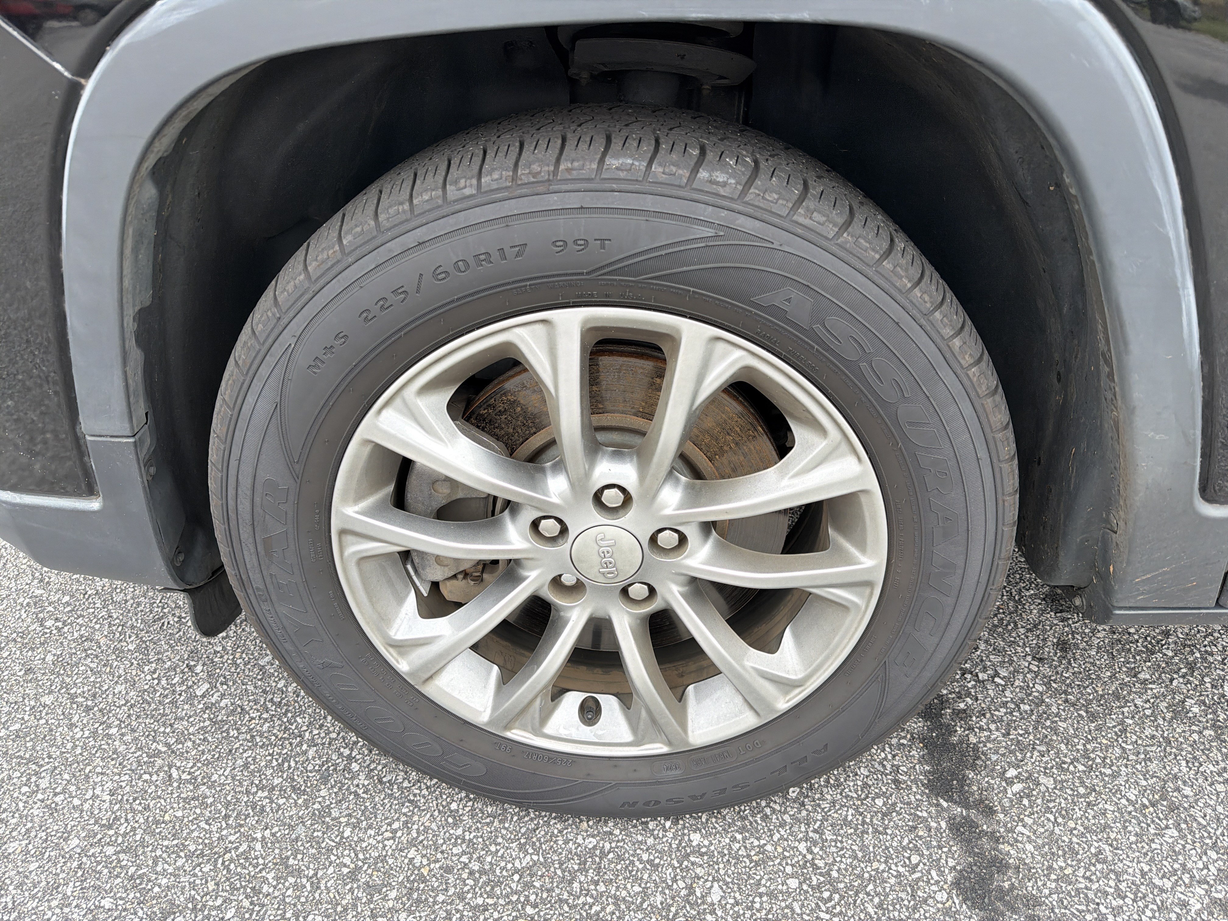 Used 2019 Jeep Cherokee Latitude Plus FWD image 8
