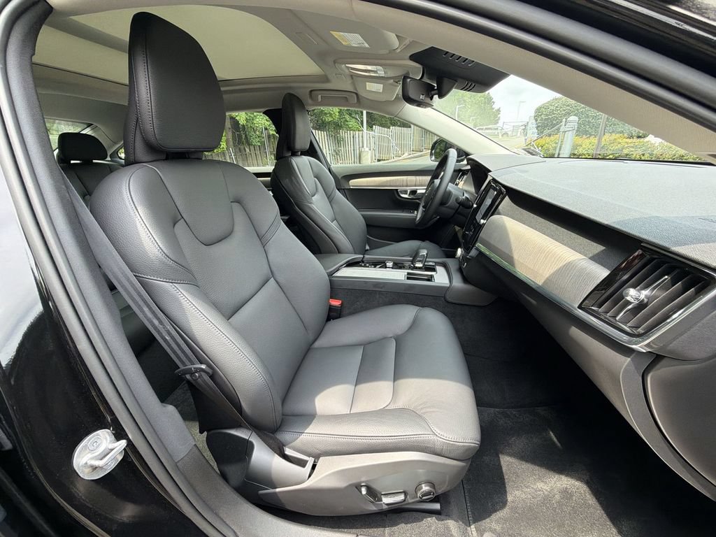 Used 2025 Volvo S90 B6 Plus AWD/4WD image 22