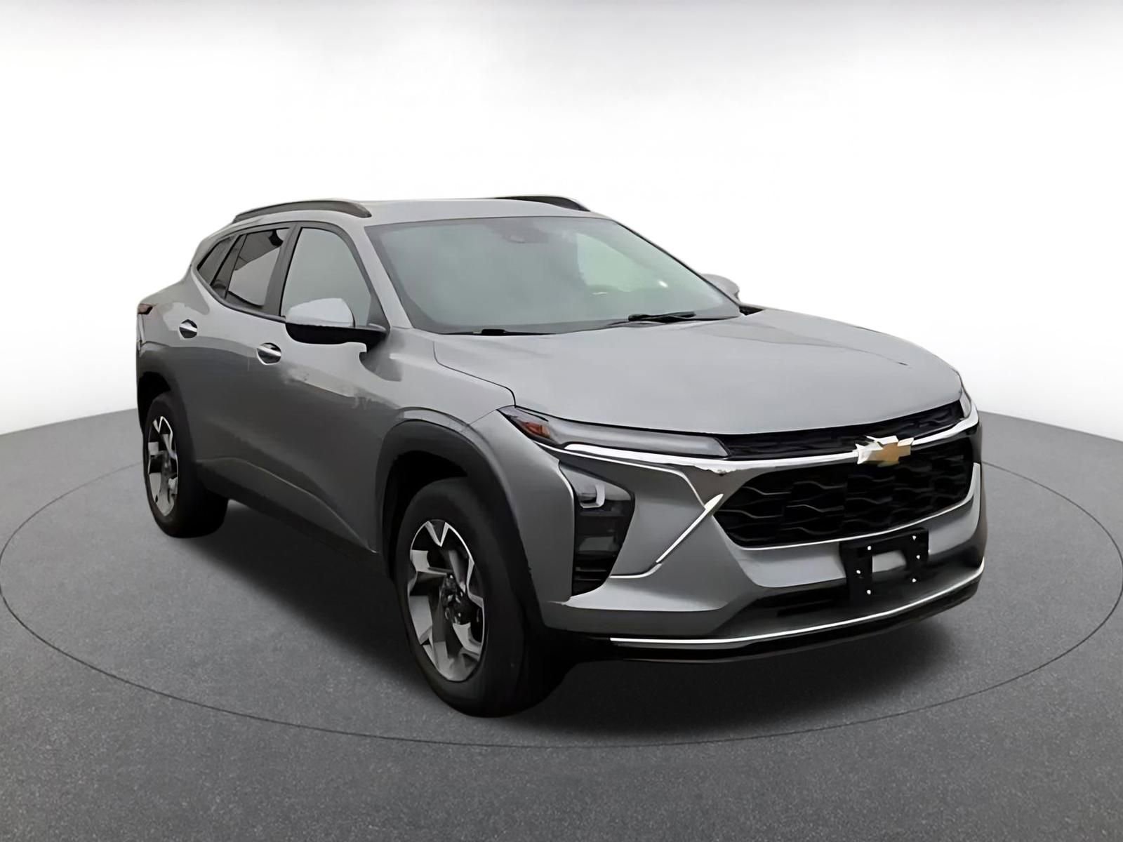 Used 2025 Chevrolet Trax LT FWD image 3