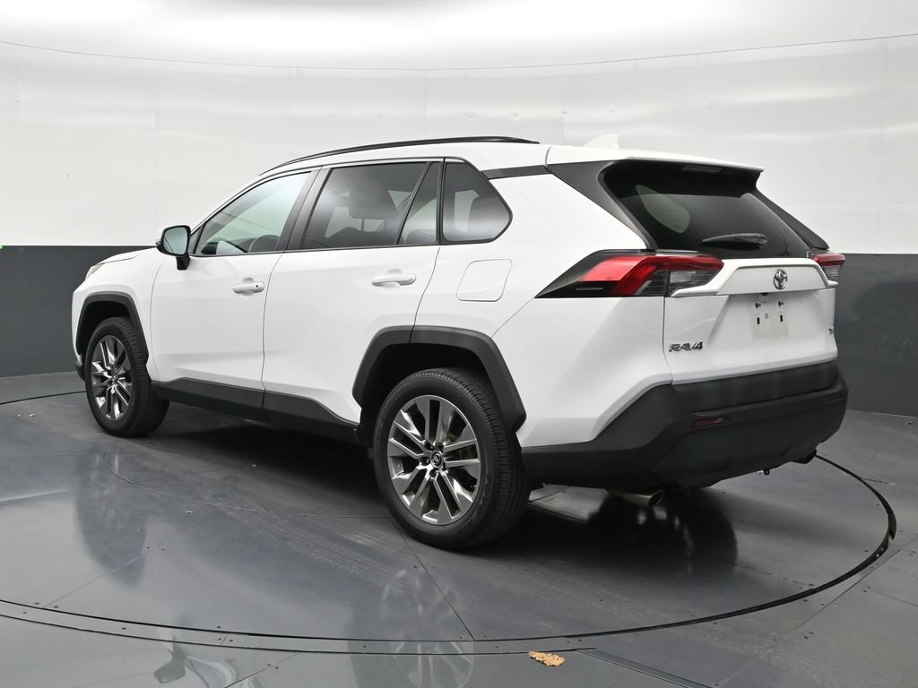 Used 2019 Toyota RAV4 XLE Premium FWD image 3