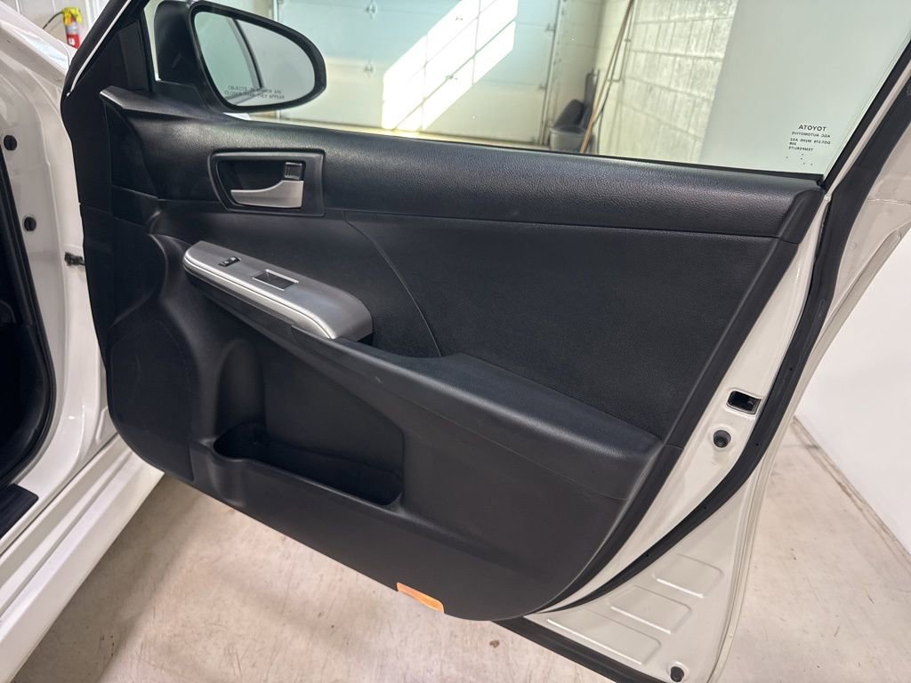 Used 2012 Toyota Camry SE image 37