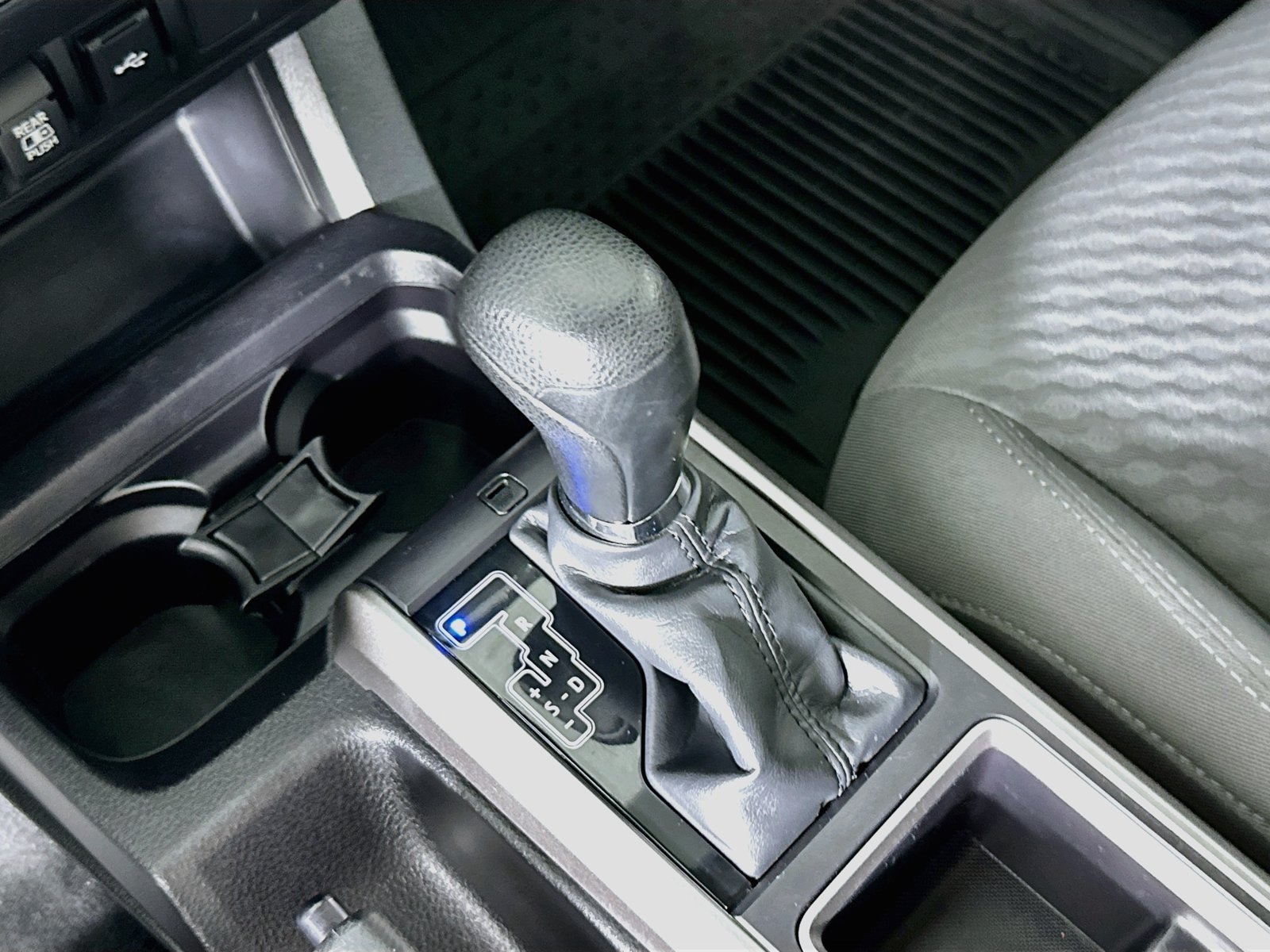 Certified 2022 Toyota Tacoma SR5 AWD/4WD image 16