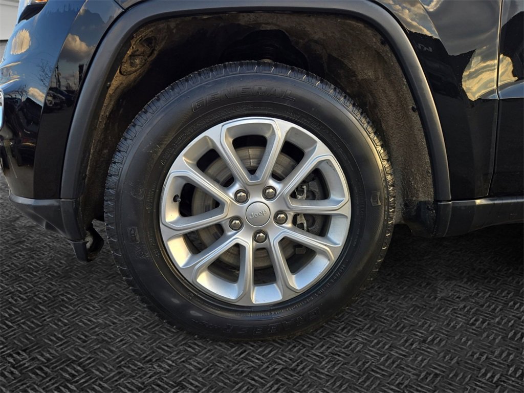 Used 2021 Jeep Grand Cherokee Laredo image 11