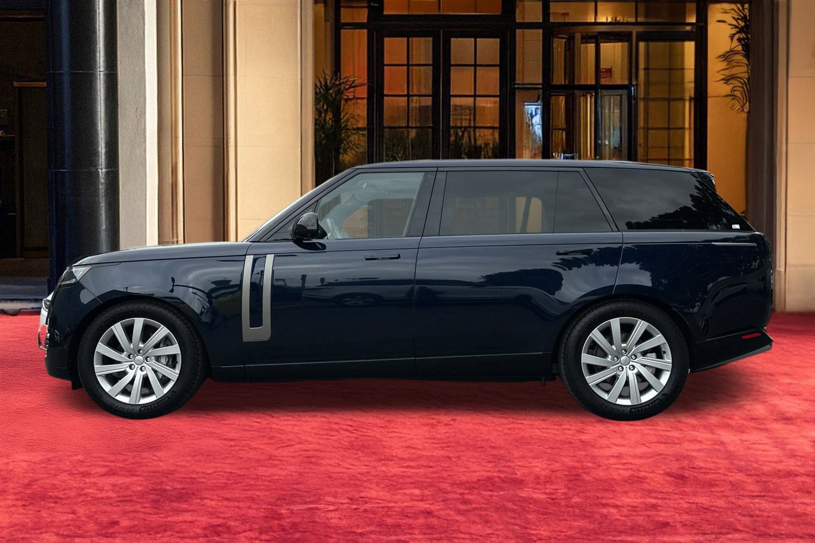 Used 2023 Land Rover Range Rover Long Wheelbase SE image 3