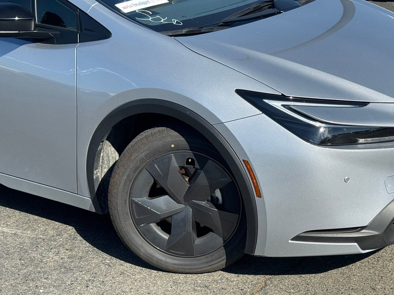 Used 2025 Toyota Prius LE image 3