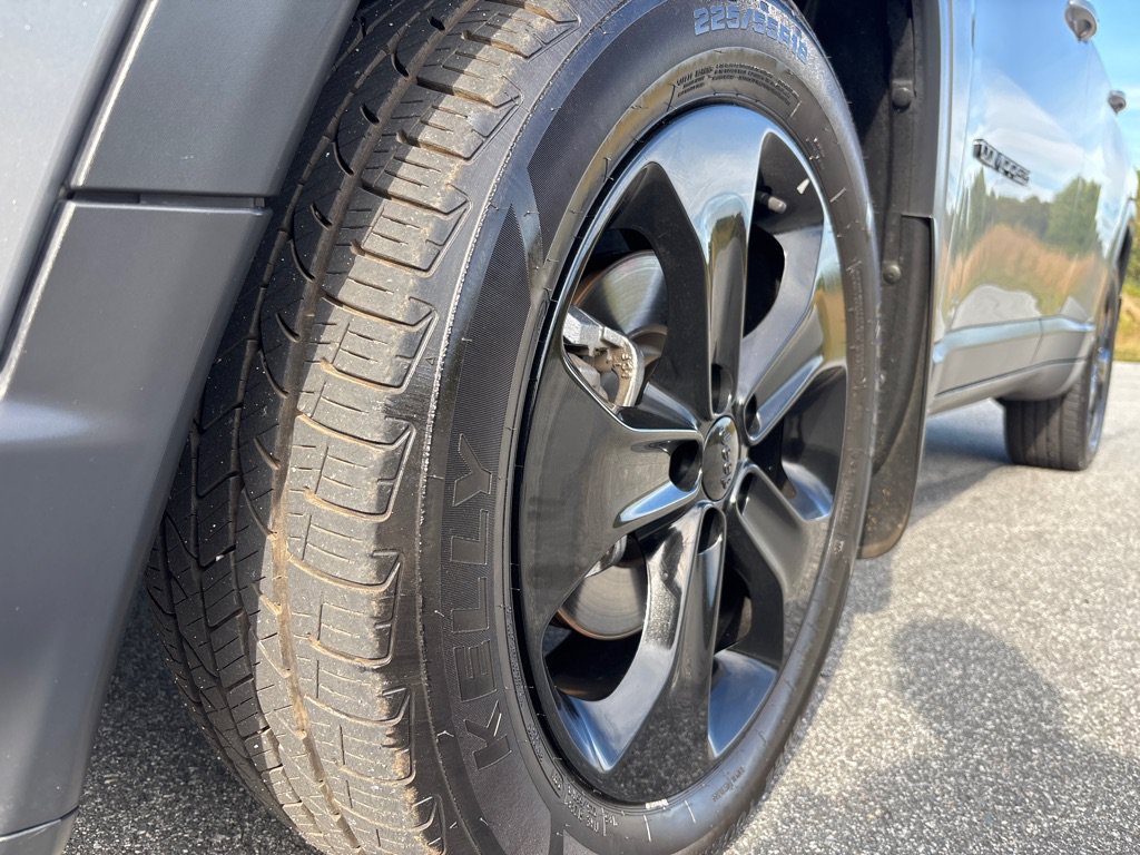 Used 2018 Jeep Compass Latitude w/ Popular Equipment Group FWD image 9