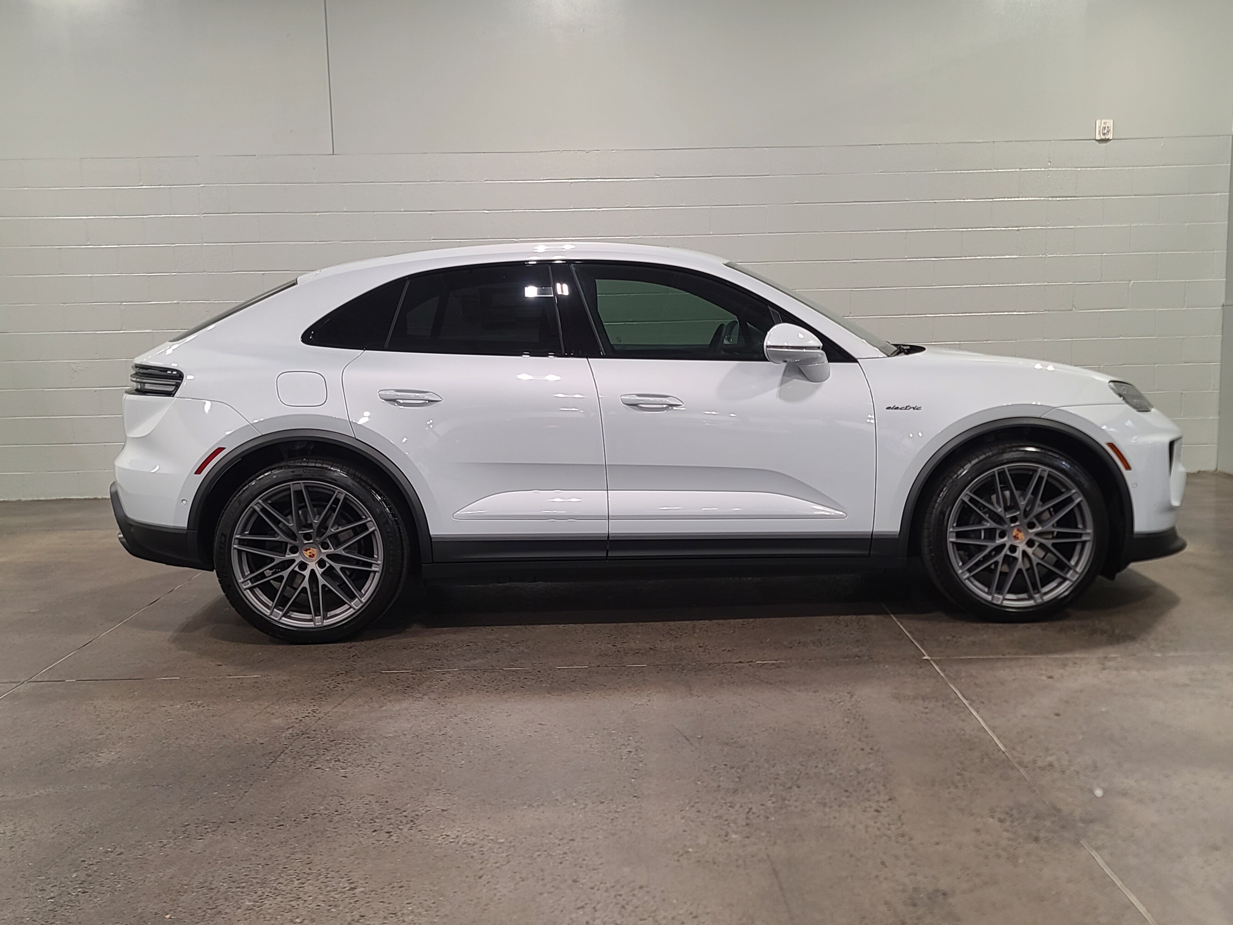 New 2026 Porsche Macan 4 Electric AWD/4WD image 8