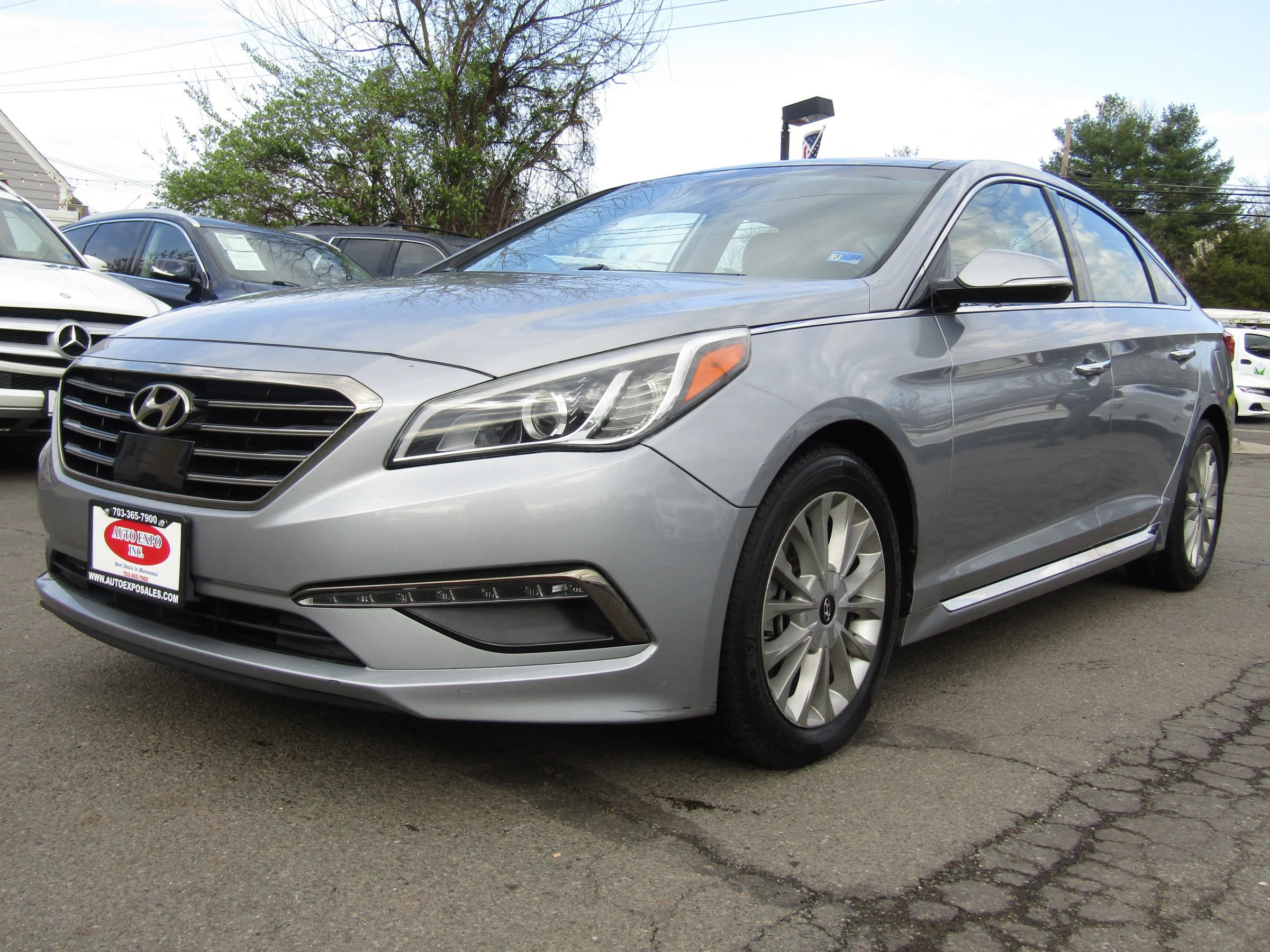 Used 2015 Hyundai Sonata Limited w/ Option Group 06 FWD image 3