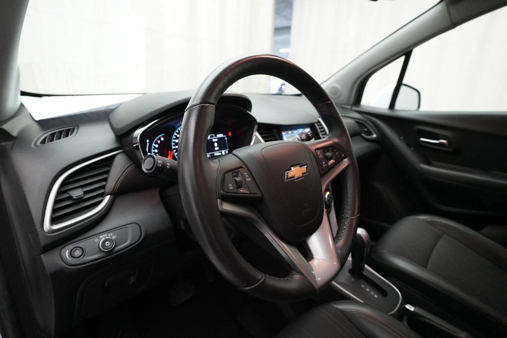 Used 2018 Chevrolet Trax LT w/ LT Convenience Package FWD image 8