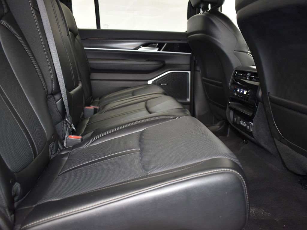Used 2024 Jeep Wagoneer L Series II w/ Flexible Seating Group image 23