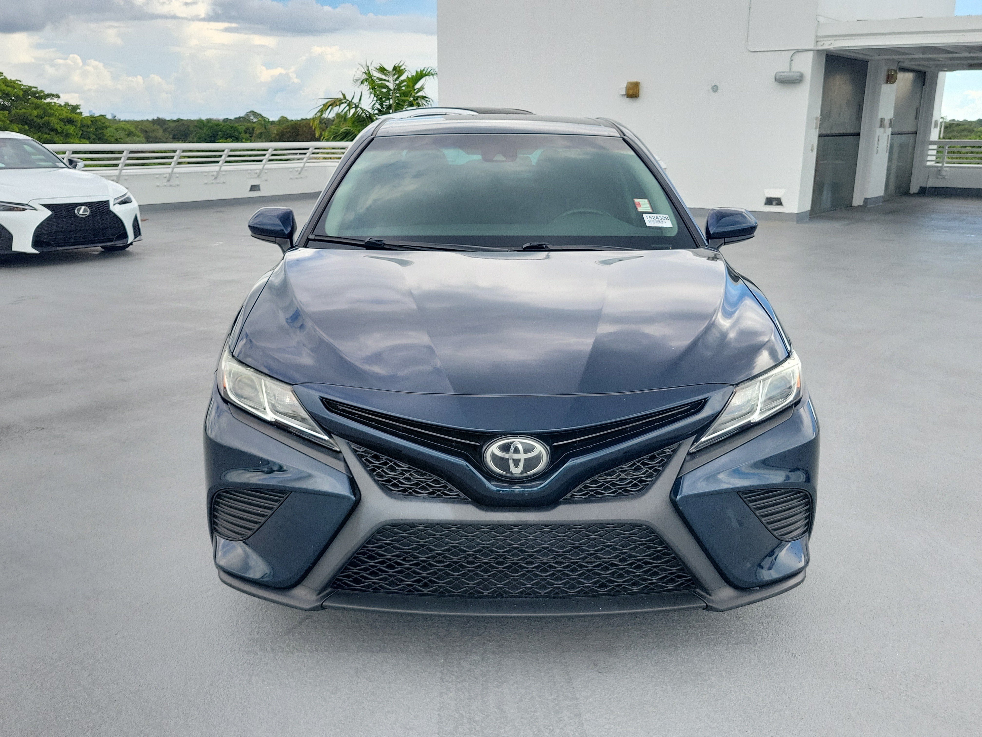 Used 2018 Toyota Camry SE FWD image 2