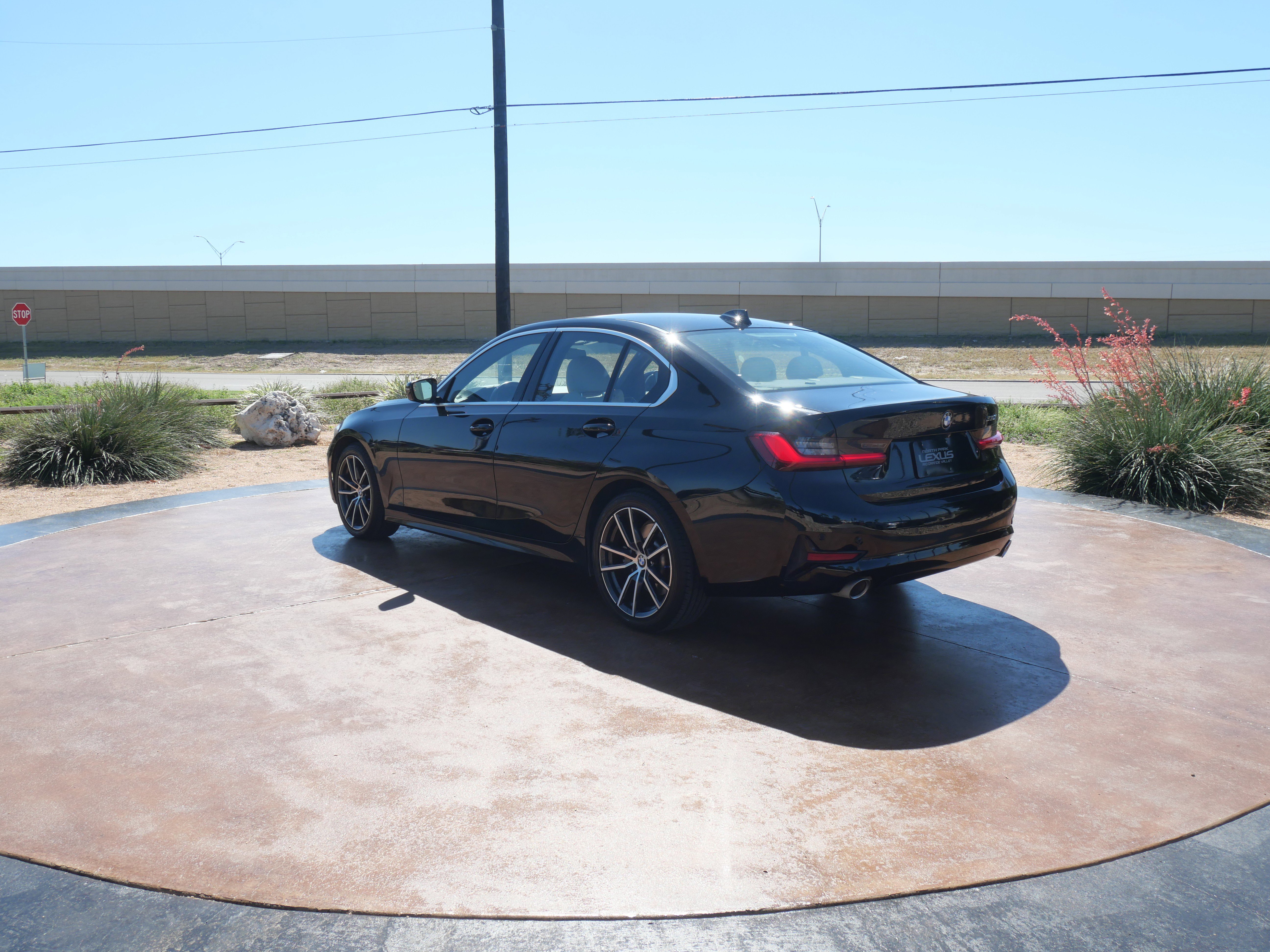 Used 2019 BMW 330i Sedan w/ Driving Assistance Package image 4