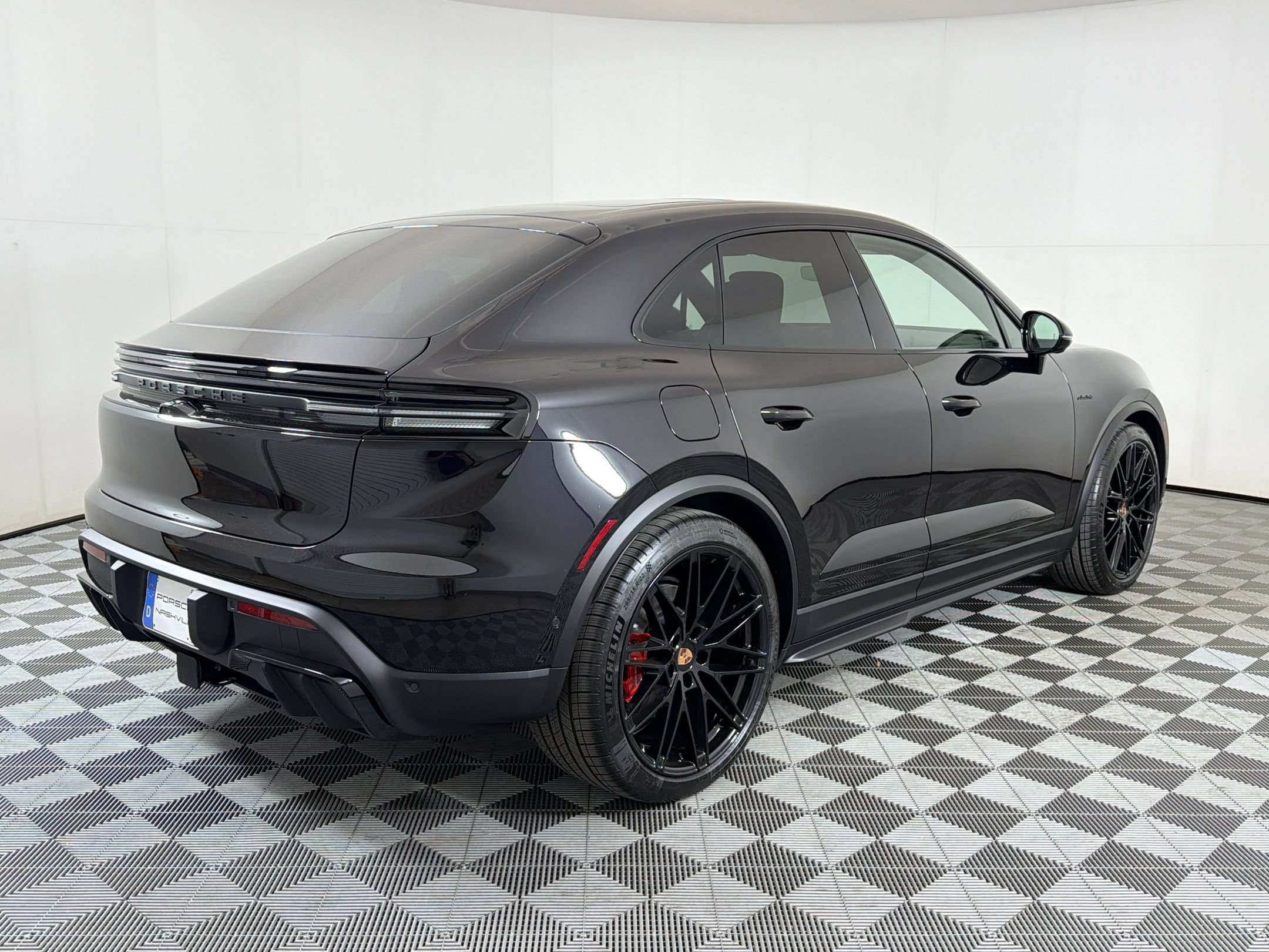 Certified 2026 Porsche Macan GTS Electric AWD/4WD image 10