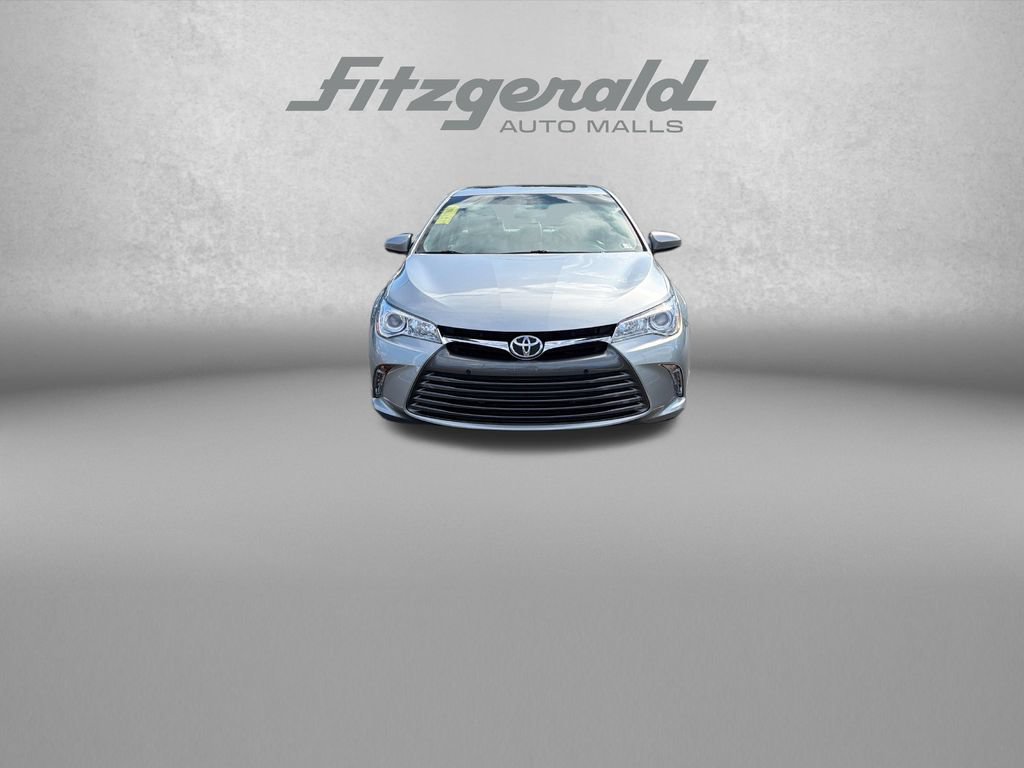 Used 2016 Toyota Camry XLE w/ Moonroof Package FWD image 2