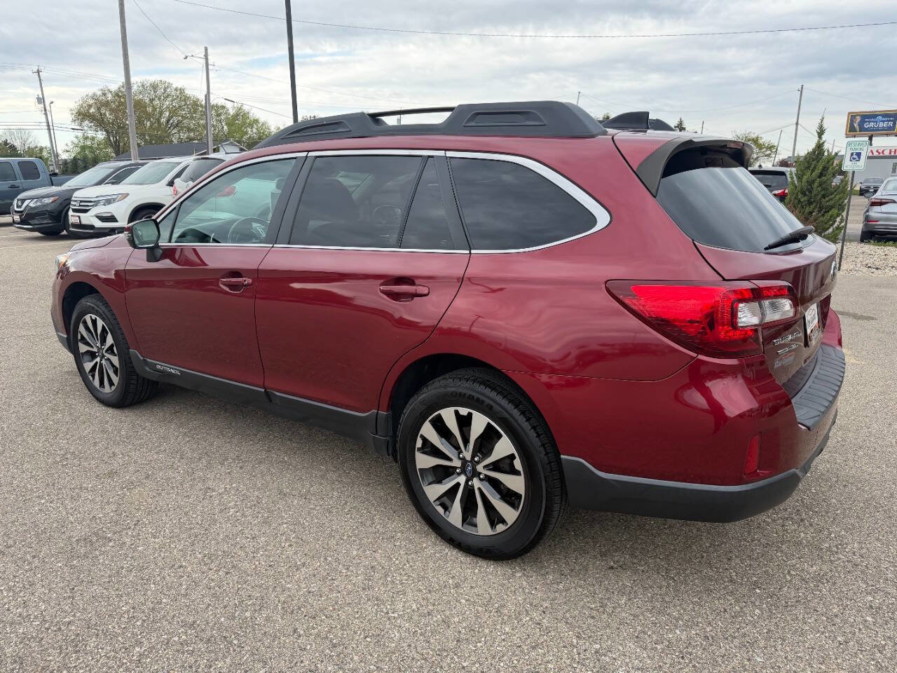 Used 2016 Subaru Outback 2.5i Limited AWD/4WD image 3