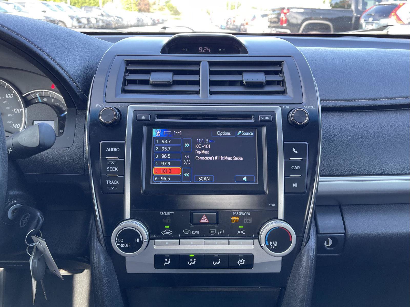 Used 2012 Toyota Camry SE FWD image 7