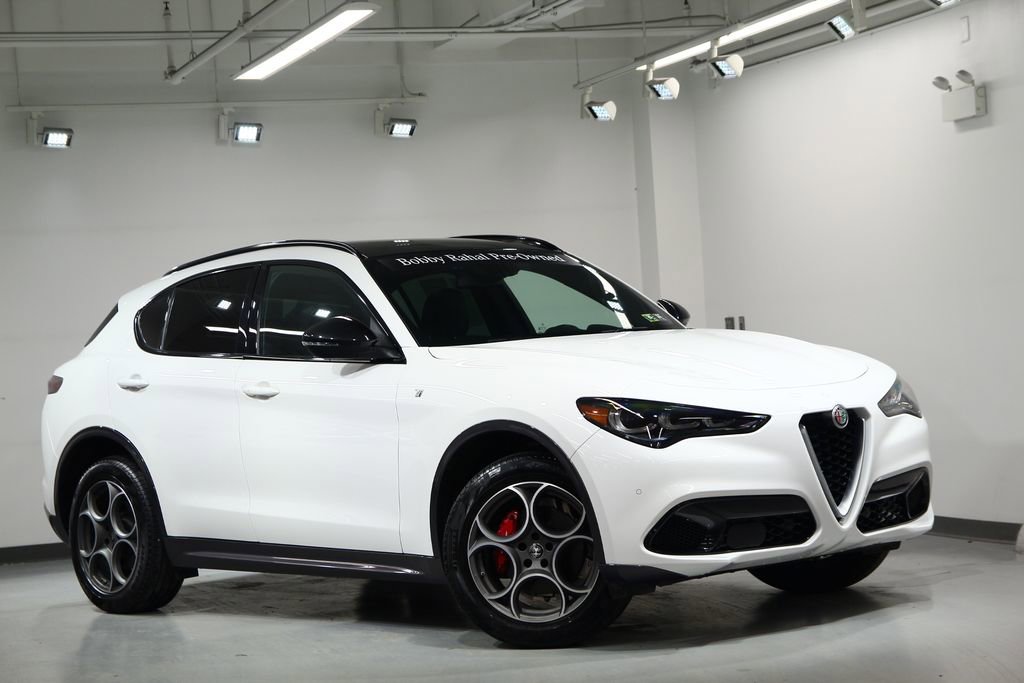 Used 2024 Alfa Romeo Stelvio Ti image 2