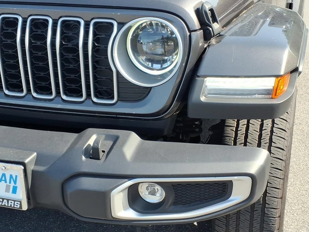 Used 2025 Jeep Wrangler Unlimited Sahara AWD/4WD image 7