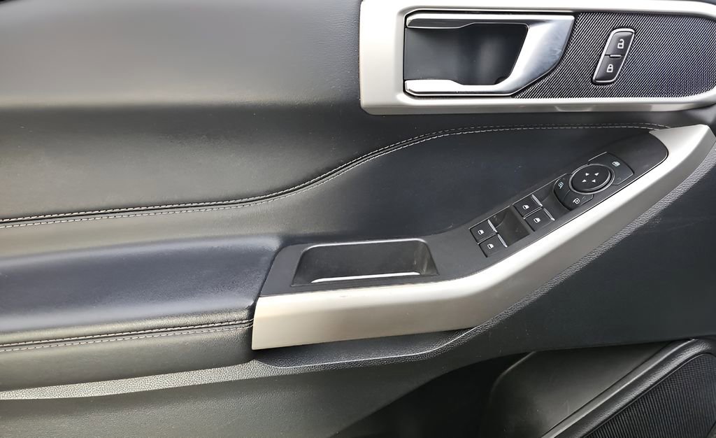 Used 2023 Ford Explorer XLT image 12