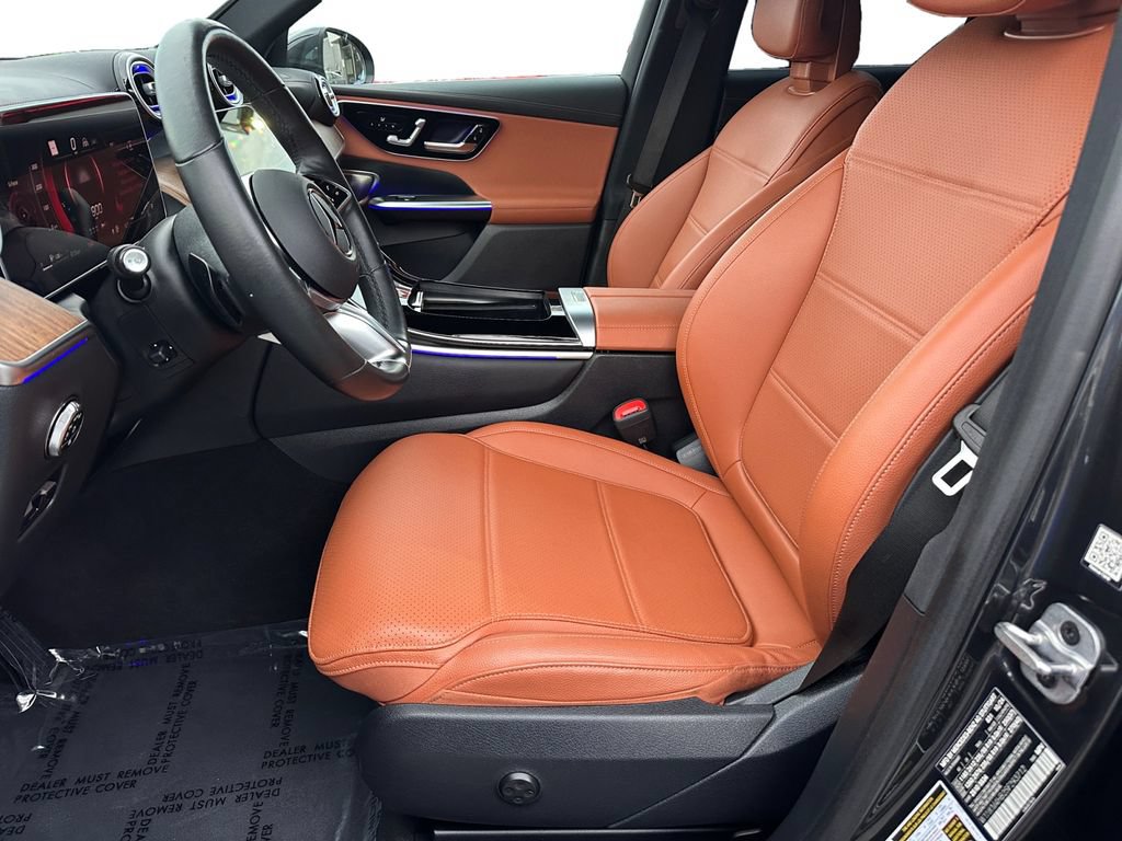 Used 2025 Mercedes-Benz GLC 300 4MATIC image 17