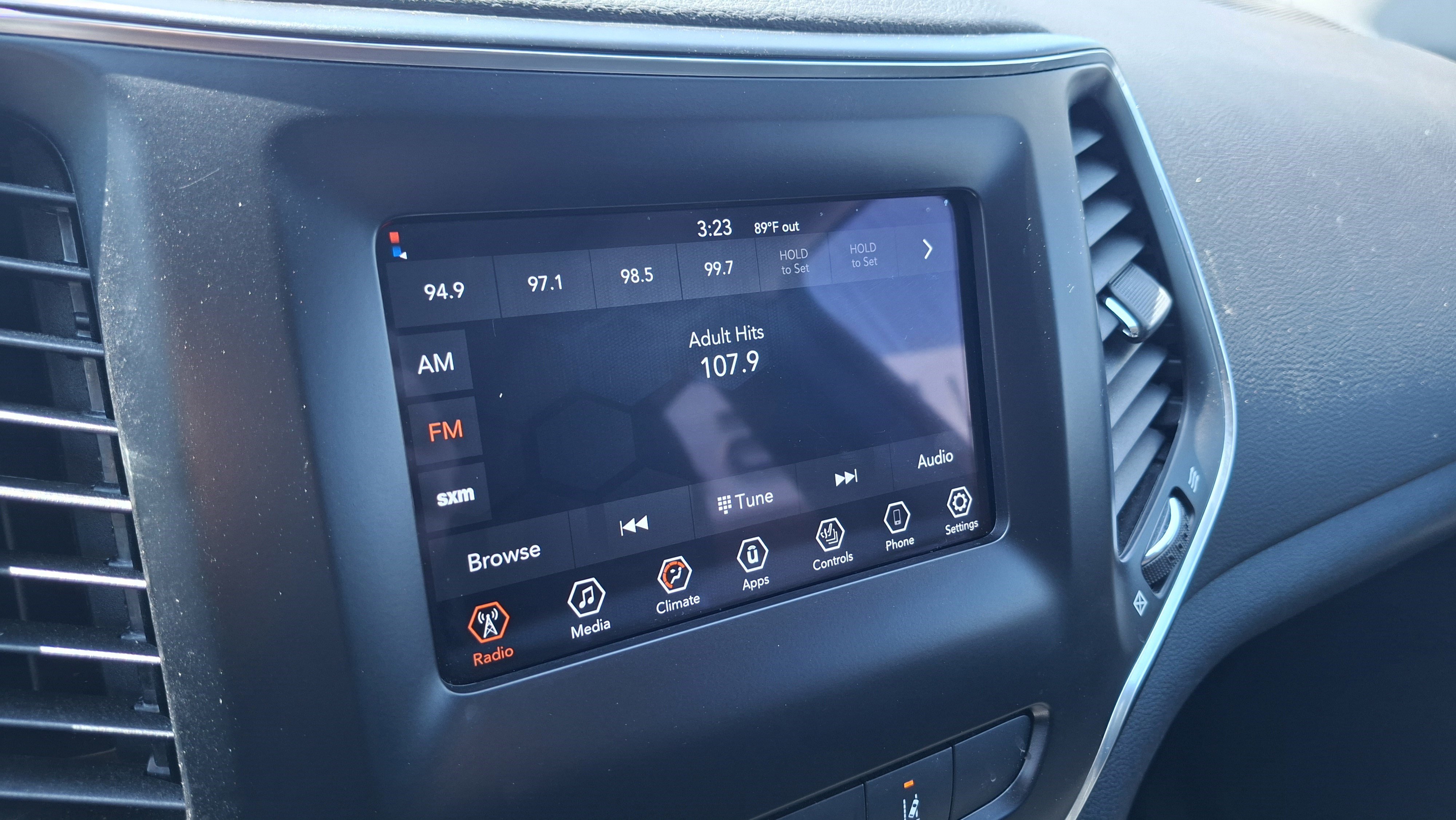 Used 2021 Jeep Cherokee Latitude Plus w/ Sun & Sound Group FWD image 14
