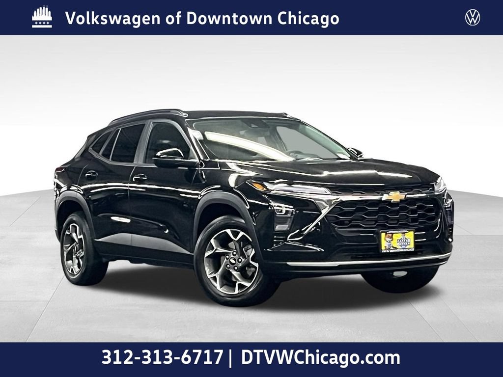 Used 2024 Chevrolet Trax LT w/ Driver Confidence Package FWD image 1
