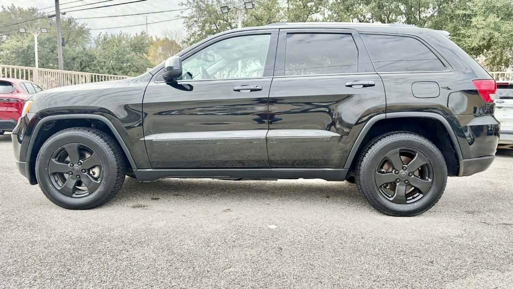 Used 2013 Jeep Grand Cherokee Limited w/ Luxury Group II image 8