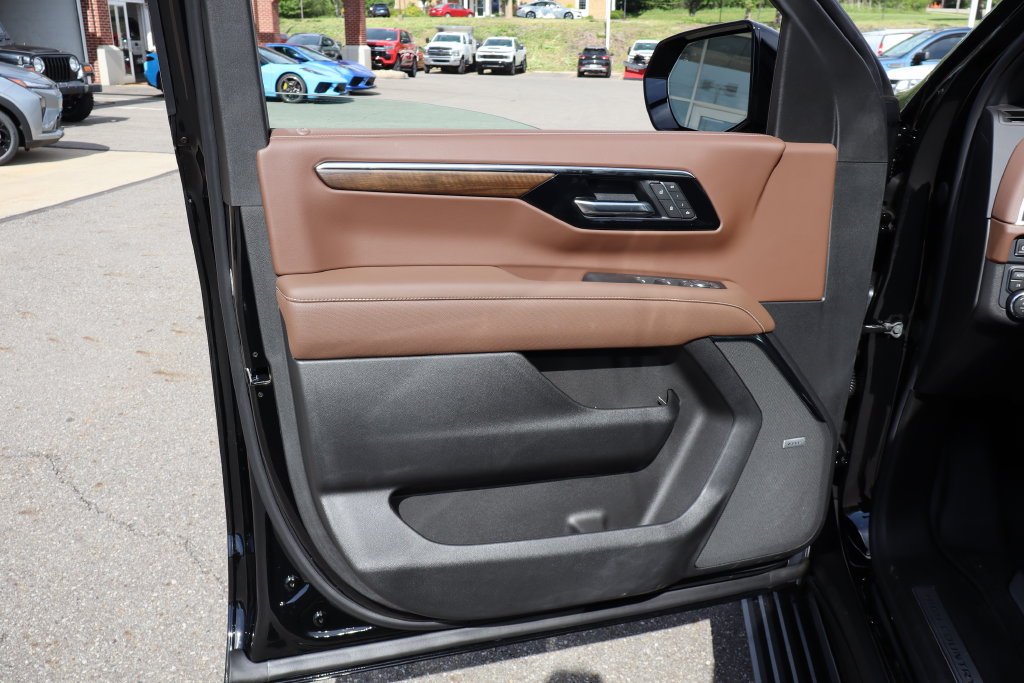 New 2026 Chevrolet Suburban High Country AWD/4WD image 13