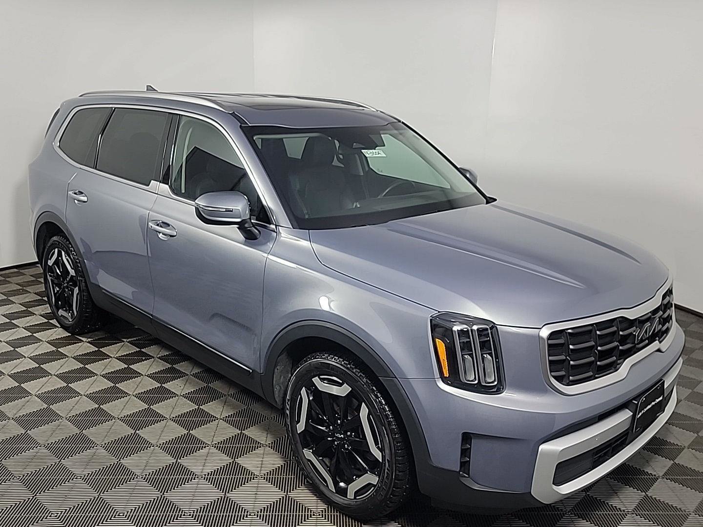 Used 2023 Kia Telluride S w/ S Sunroof Package image 2