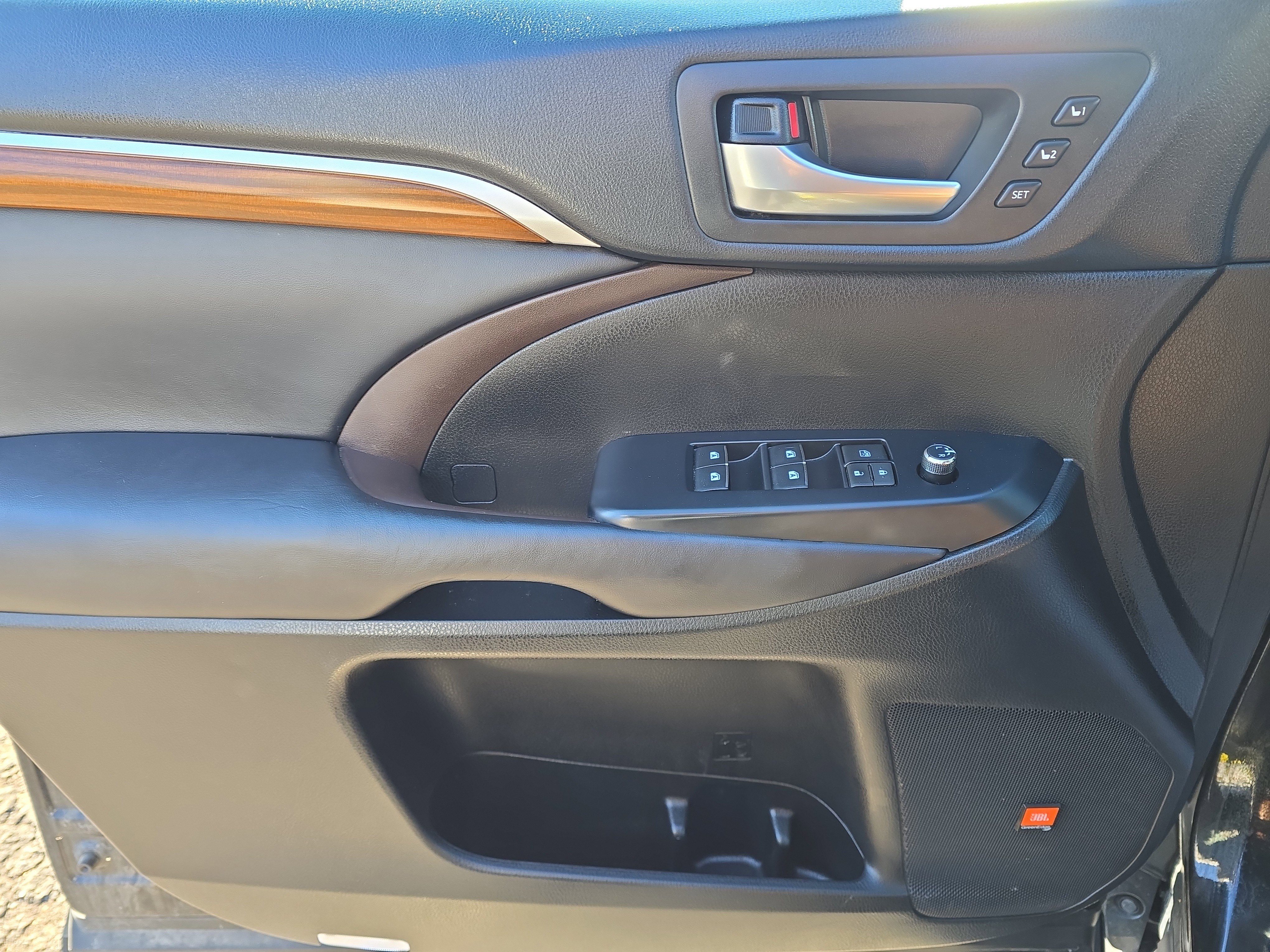 Used 2018 Toyota Highlander Limited image 12