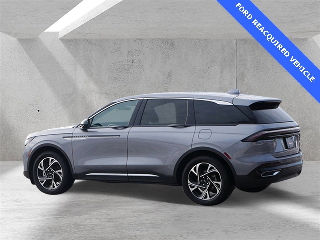 Used 2024 Lincoln Nautilus Premier w/ Equipment Group 102A image 3