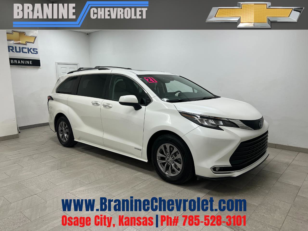 Used 2021 Toyota Sienna XLE w/ XLE Plus Package image 1