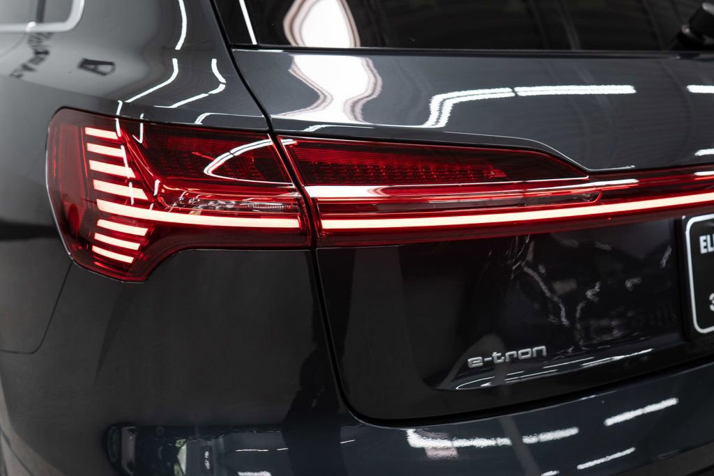 Used 2021 Audi e-tron Premium Plus w/ Premium Plus Package image 50