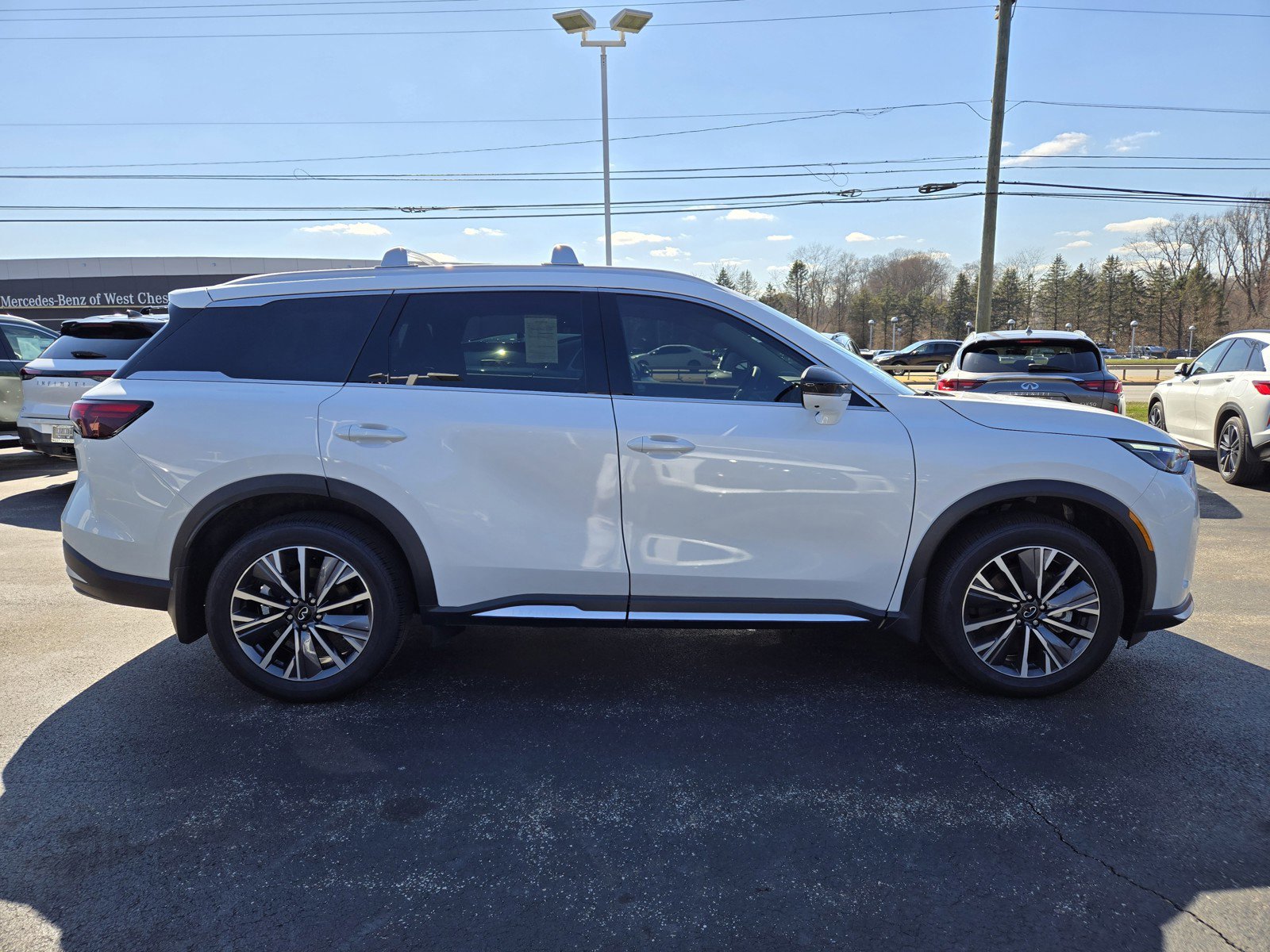 New 2026 INFINITI QX60 Luxe w/ Family Package image 6