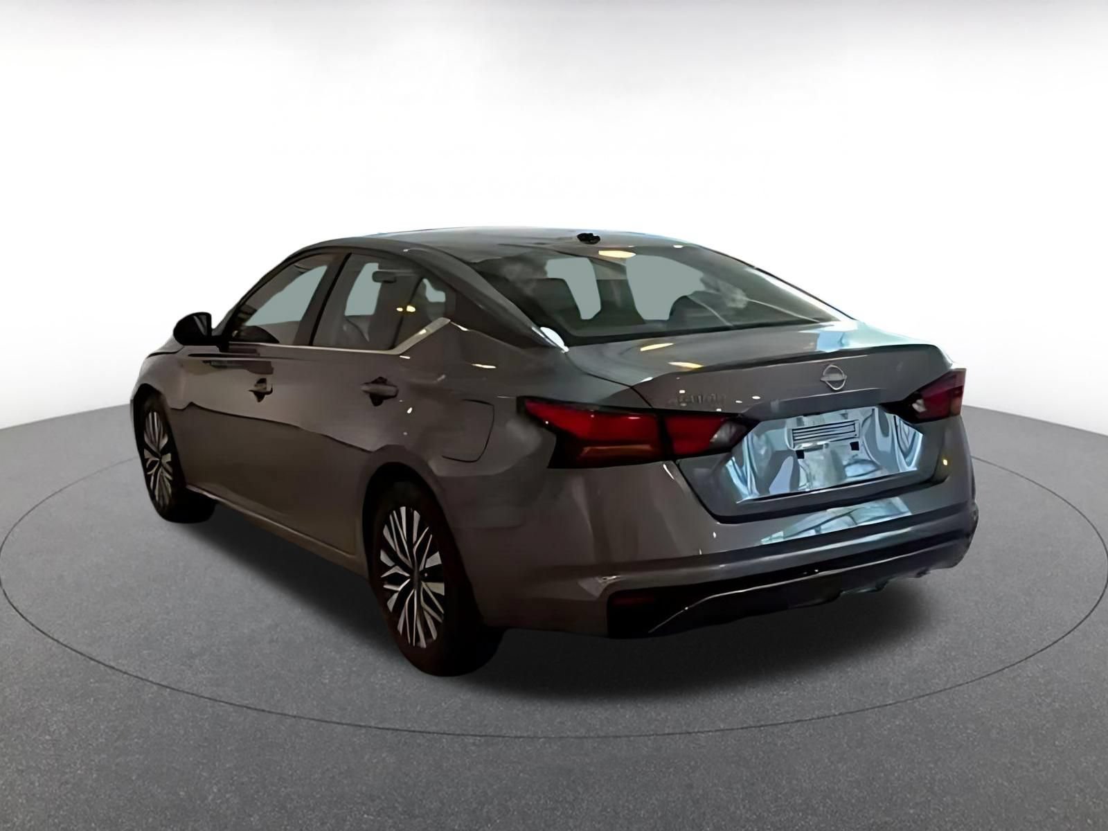 Used 2026 Nissan Altima 2.5 SV FWD image 9